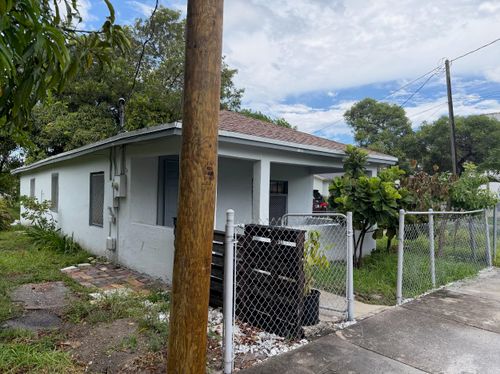 422 Nw 7th Ter, Fort Lauderdale, FL, 33311-8139 | Card Image