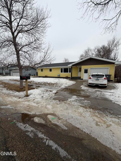 202 3rd Ave Se, Crosby, ND, 58730-3235 | Card Image