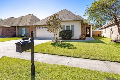 9390 Wyndham Way, House other with 3 bedrooms, 2 bathrooms and null parking in Denham Springs LA | Image 2