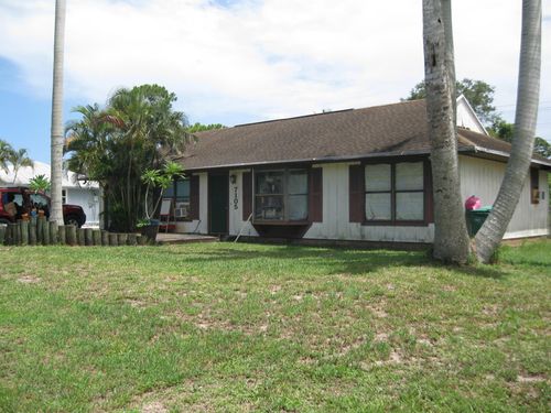 7105 North Blvd, FORT PIERCE, FL, 34951-5205 | Card Image
