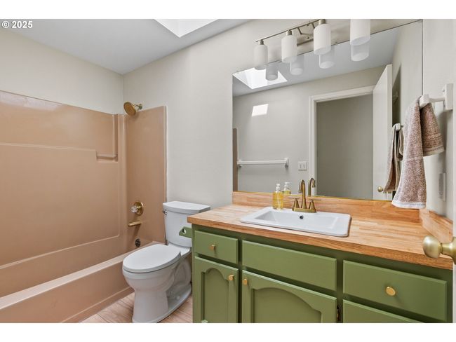 Bathroom-Main | Image 9
