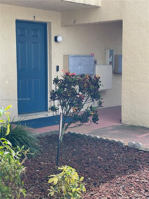 5-8 Se 8th Pl, Cape Coral, FL, 33990-1219 | Card Image