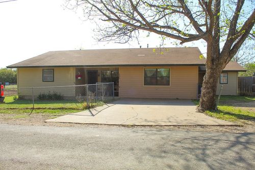 206 Maple St, Gustine, TX, 76455-2754 | Card Image