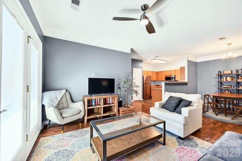 123 Appeldoorn Cir, Asheville, NC, 28803-6104 | Card Image