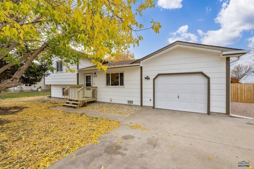 4715 Trail Dr, RAPID CITY, SD, 57703 | Card Image