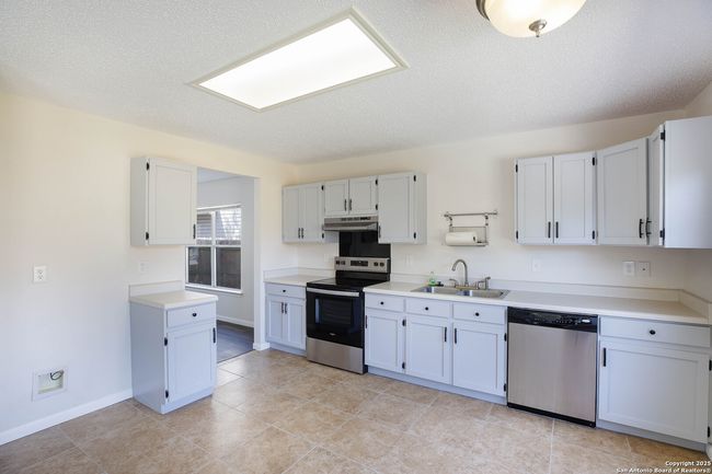 8611 Sierra Spgs, House other with 4 bedrooms, 3 bathrooms and null parking in Converse TX | Image 14