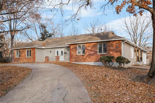 8641 Broadmoor St, Overland Park, KS, 66212-1122 | Card Image