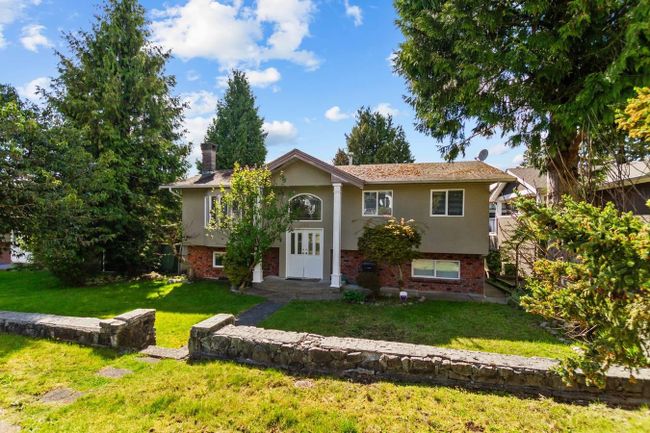 668 Macintosh Street, House other with 4 bedrooms, 2 bathrooms and 6 parking in Coquitlam BC | Image 2