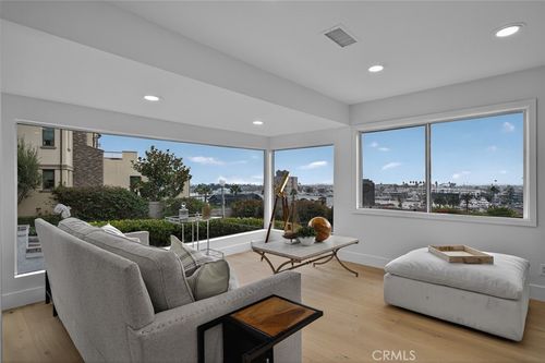 233 Santa Ana Ave, Newport Beach, CA, 92663-4122 | Card Image