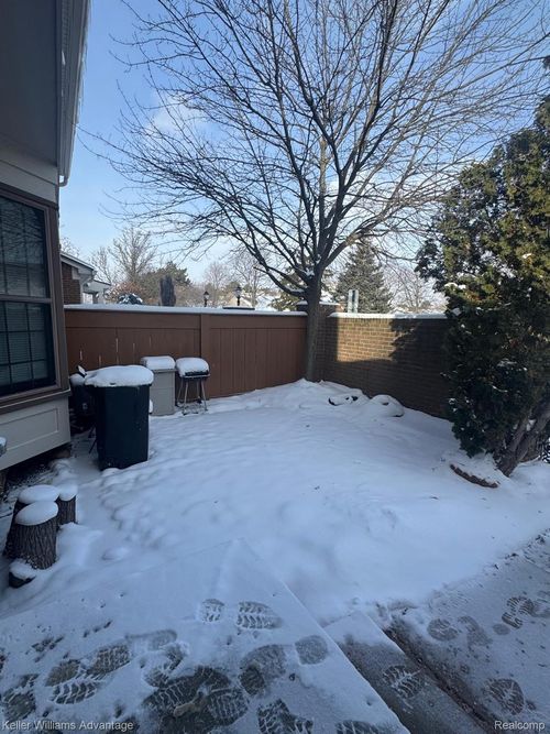 22313 Peachtree, Novi, MI, 48375-5033 | Card Image