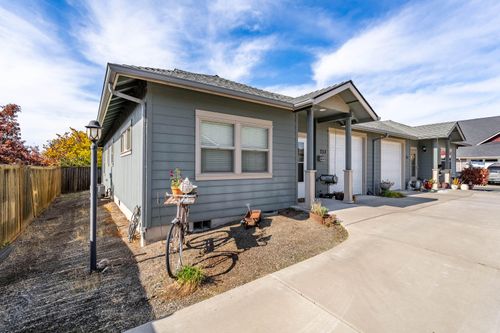 753 Sw Kinsington Ct, Grants Pass, OR, 97526-7906 | Card Image