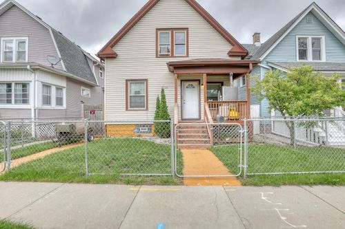 1560 S 73rd St, West Allis, WI, 53214-4717 | Card Image
