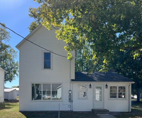 107 W Weldon St, Roberts, IL, 60962-8139 | Card Image