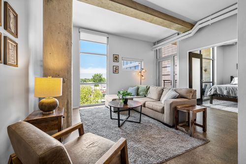 421-2115 Yeaman Pl, Nashville, TN, 37206-4238 | Card Image