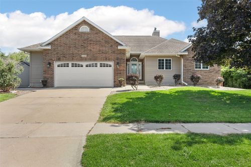 1125 Saint Andrews Dr, North Liberty, IA, 52317-9788 | Card Image