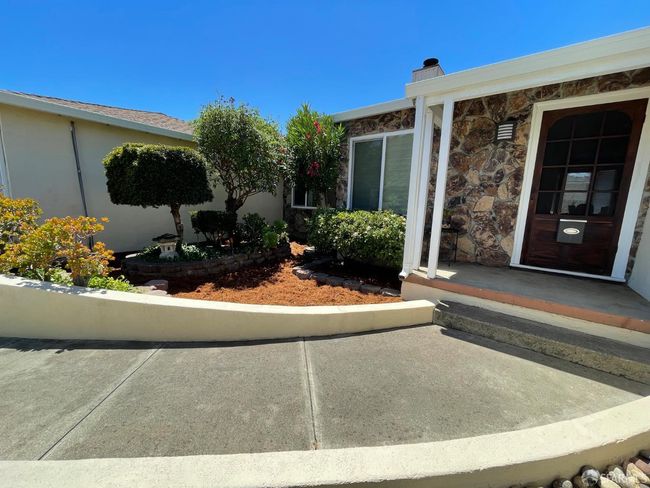 21723 Ada St, House other with 3 bedrooms, 2 bathrooms and 2 parking in Castro Valley CA | Image 17