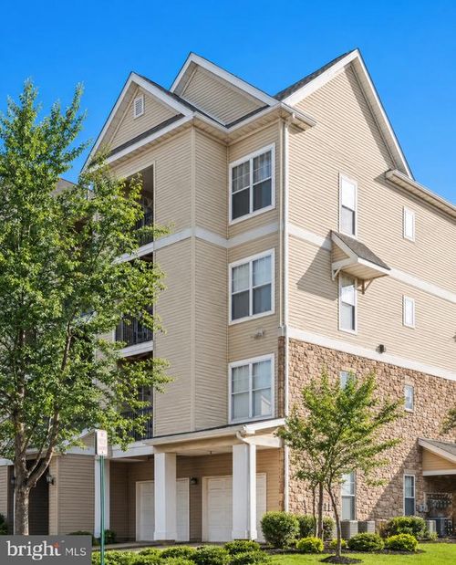 a-5123 Travis Edward Way, CENTREVILLE, VA, 20120-3066 | Card Image