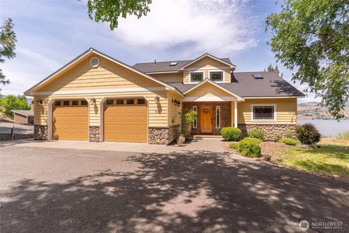 915 S Lakeshore Rd, Chelan, WA, 98816-9325 | Card Image