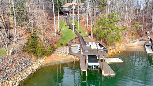 105 Overlook Hill Dr, Moneta, VA, 24121-3335 | Card Image