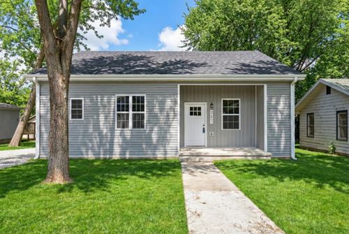 217 W Ramsey St, Buffalo, MO, 65622-9447 | Card Image