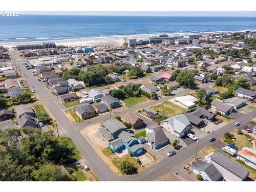 407 S 2nd Ave, Rockaway Beach, OR, 97136-9421 | Card Image
