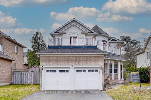 52 Whitewater St, Whitby, ON, L1R2S8 | Card Image