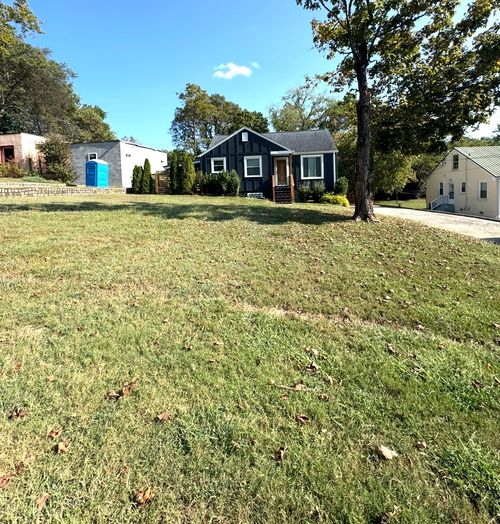 2712 Bobby Ave, Nashville, TN, 37216-2947 | Card Image