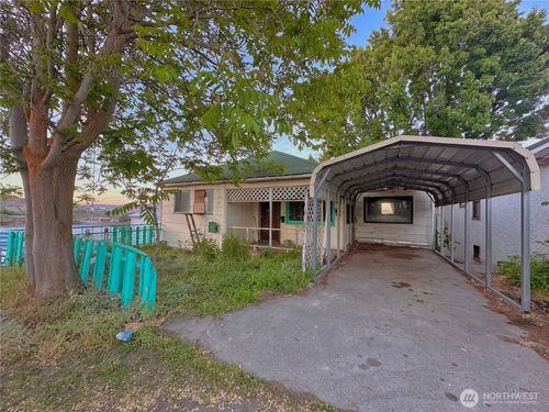 111 Young St, Grand Coulee, WA, 99133-9703 | Card Image