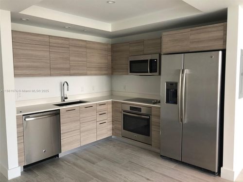 unit-812-121 Ne 34th St, Miami, FL, 33137-3864 | Card Image