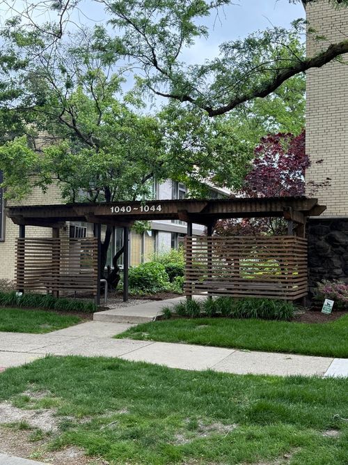 1c-1044 Ontario St, Oak Park, IL, 60302-1932 | Card Image
