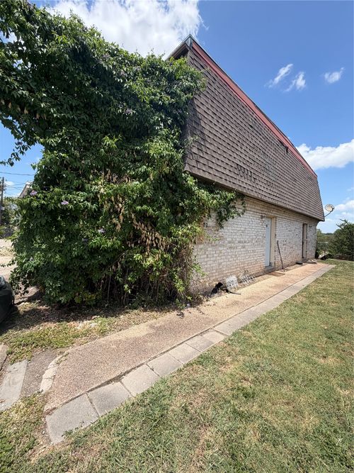 101-2303 Barton Village Cir, Austin, TX, 78704-4770 | Card Image