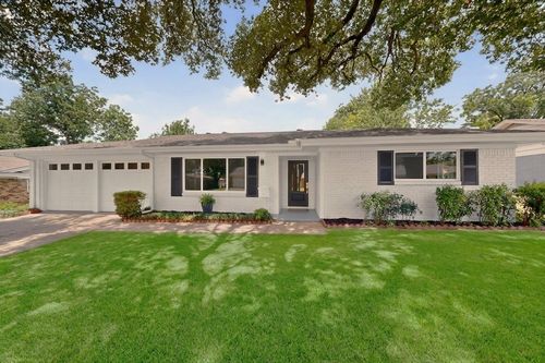 216 Bellvue Dr, Fort Worth, TX, 76134-3927 | Card Image