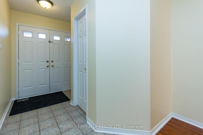 6 Sinclair Crt, Condo with 3 bedrooms, 3 bathrooms and 1 parking in Brampton ON | Image 7