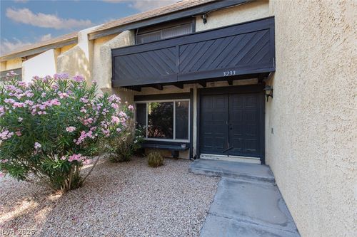 3233 Kinsale Ct, Las Vegas, NV, 89121-5758 | Card Image