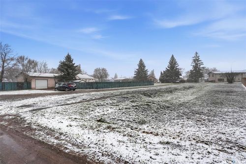 757 6th St E, Prince Albert, SK, S6V0N9 | Card Image