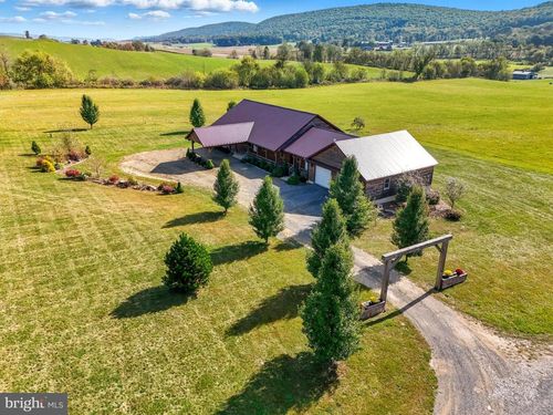 107 Linkin Park Dr, SPRING MILLS, PA, 16875-8617 | Card Image