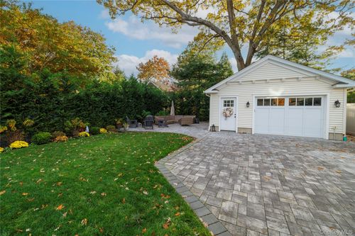 16 Westminster Rd, Rockville Centre, NY, 11570-2028 | Card Image