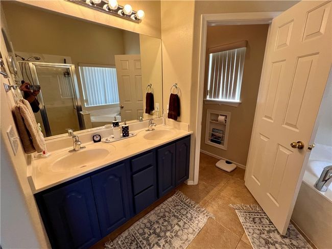 Bathroom | Image 19