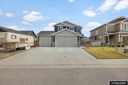 915 6th Ave, Mills, WY, 82604 | Card Image