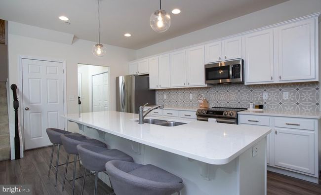 807 Anthony Dr, Townhouse with 3 bedrooms, 3 bathrooms and null parking in HARRISBURG PA | Image 5