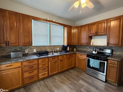 120 Grand St, Burlington, IA, 52601-6109 | Card Image