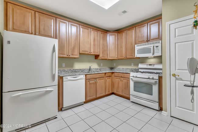 APT-128 - 540 Cranbury Rd, Home with 2 bedrooms, 1 bathrooms and null parking in East Brunswick NJ | Image 13