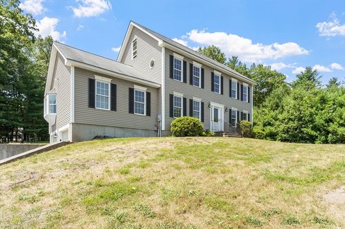 37 Summer Hill Rd, Dracut, MA, 01826-6500 | Card Image