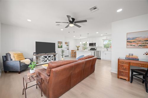 2302 Hewitt Dr, Houston, TX, 77018-4035 | Card Image