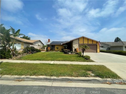 853 W Crestview St, Corona, CA, 92882-4116 | Card Image