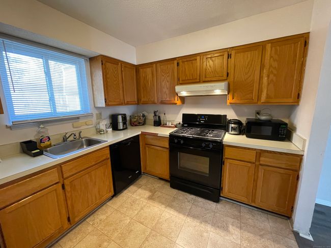 48 - 48 Beaman Brk, Condo with 2 bedrooms, 3 bathrooms and 3 parking in Bloomfield CT | Image 4