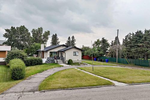 4609 52 St, Olds, AB, T4H1E8 | Card Image