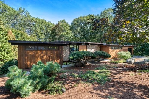 110 Ellis Farm Ln, Melrose, MA, 02176-2949 | Card Image