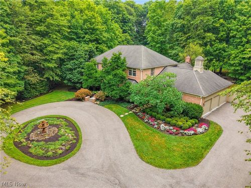 15265 Suffolk Ln, Chagrin Falls, OH, 44022-3900 | Card Image
