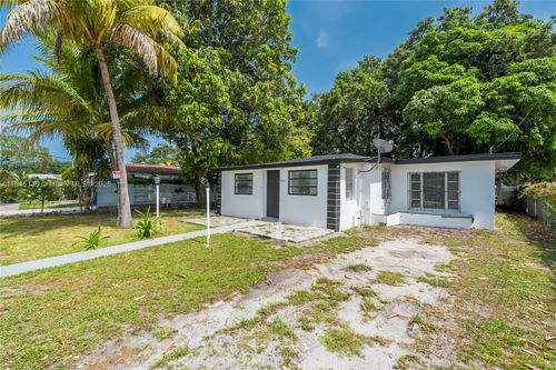 2210 Nw 154th St, Miami Gardens, FL, 33054-2741 | Card Image